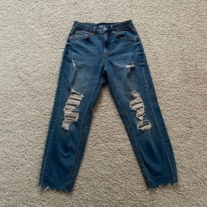 High rise mom jean in excellent condition! Size 2